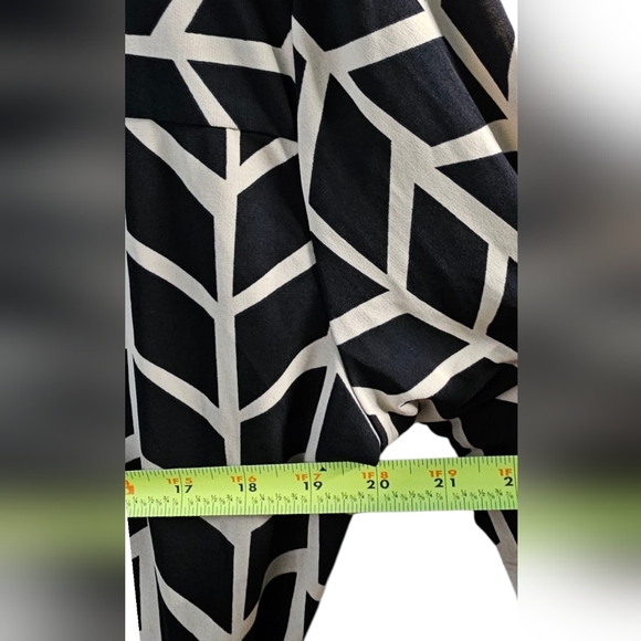 Donna Morgan - Black and Cream Chevon Patterned Midi Dress 3/4 Long Sleeve Tie​ - Picture 8 of 9